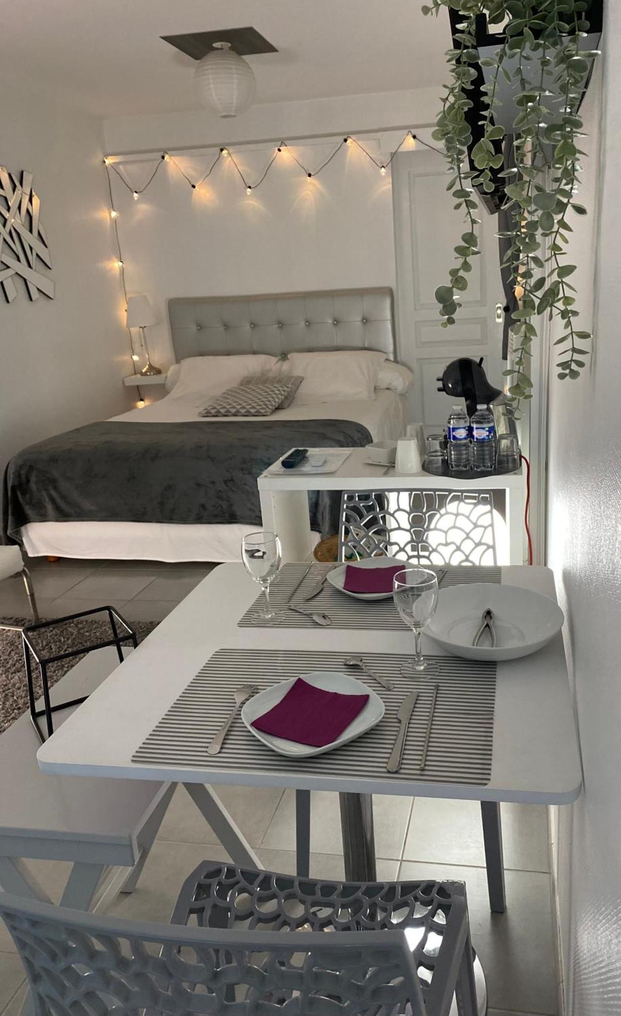 Le Relais De La Hardiesse 6Km Mont St Michel - Chambres Doubles - Suite Spa Privatif Courtils Exterior foto