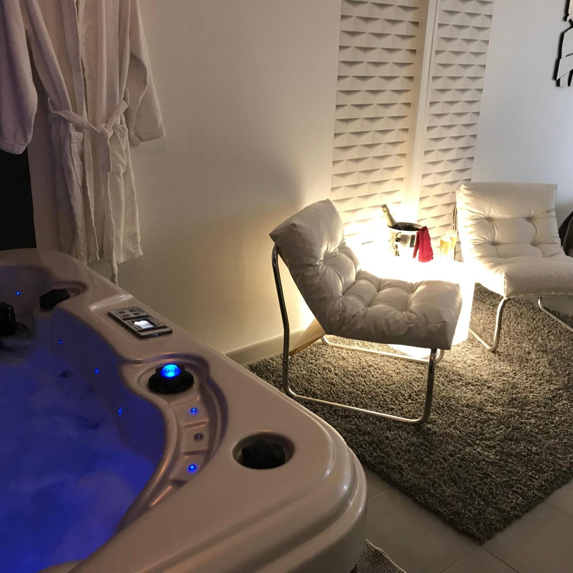 Le Relais De La Hardiesse 6Km Mont St Michel - Chambres Doubles - Suite Spa Privatif Courtils Zimmer foto